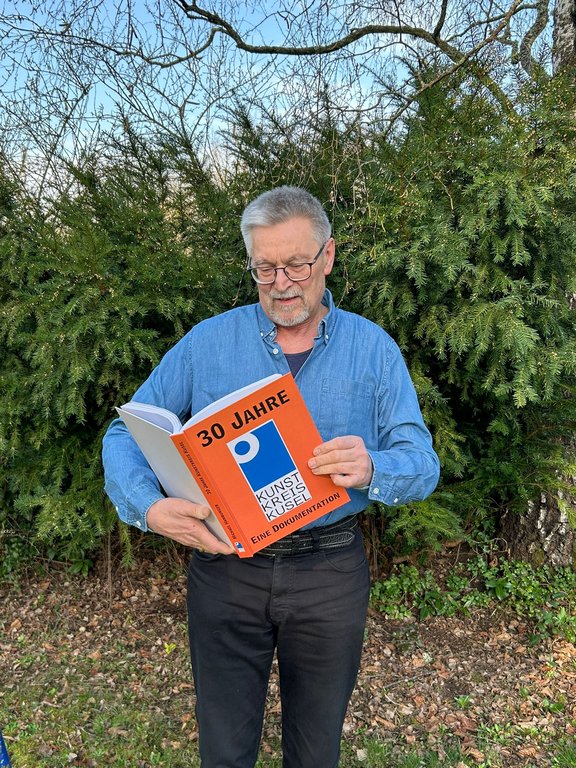 Vorstand_kunstkreis_mit_buch
